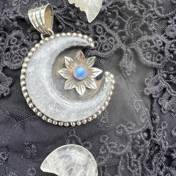 LARGE QUARTZ CRYSTAL CRESCENT MOON PENDANT - Picture 9 of 9